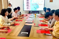 工会党支部举办“巧手剪廉花∙廉韵纸意” 廉洁文化教育实践活动